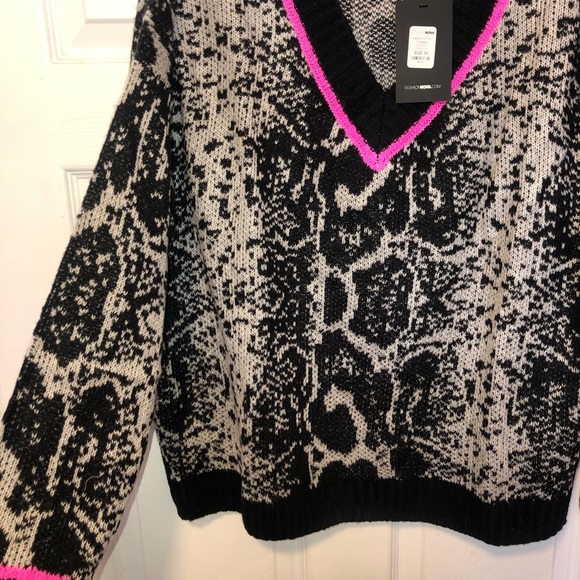 Snake Print Sweater - Picture 5 of 5